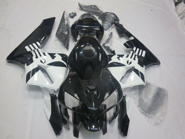 2005-2006 Gloss Black & Punisher Honda CBR600RR Motorcycle Fairing UK